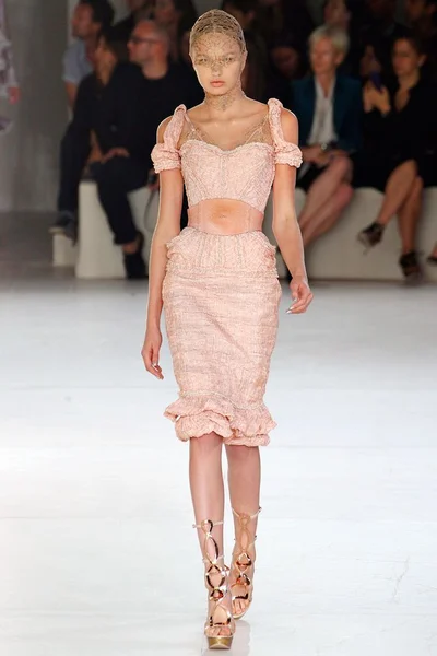 Look 9